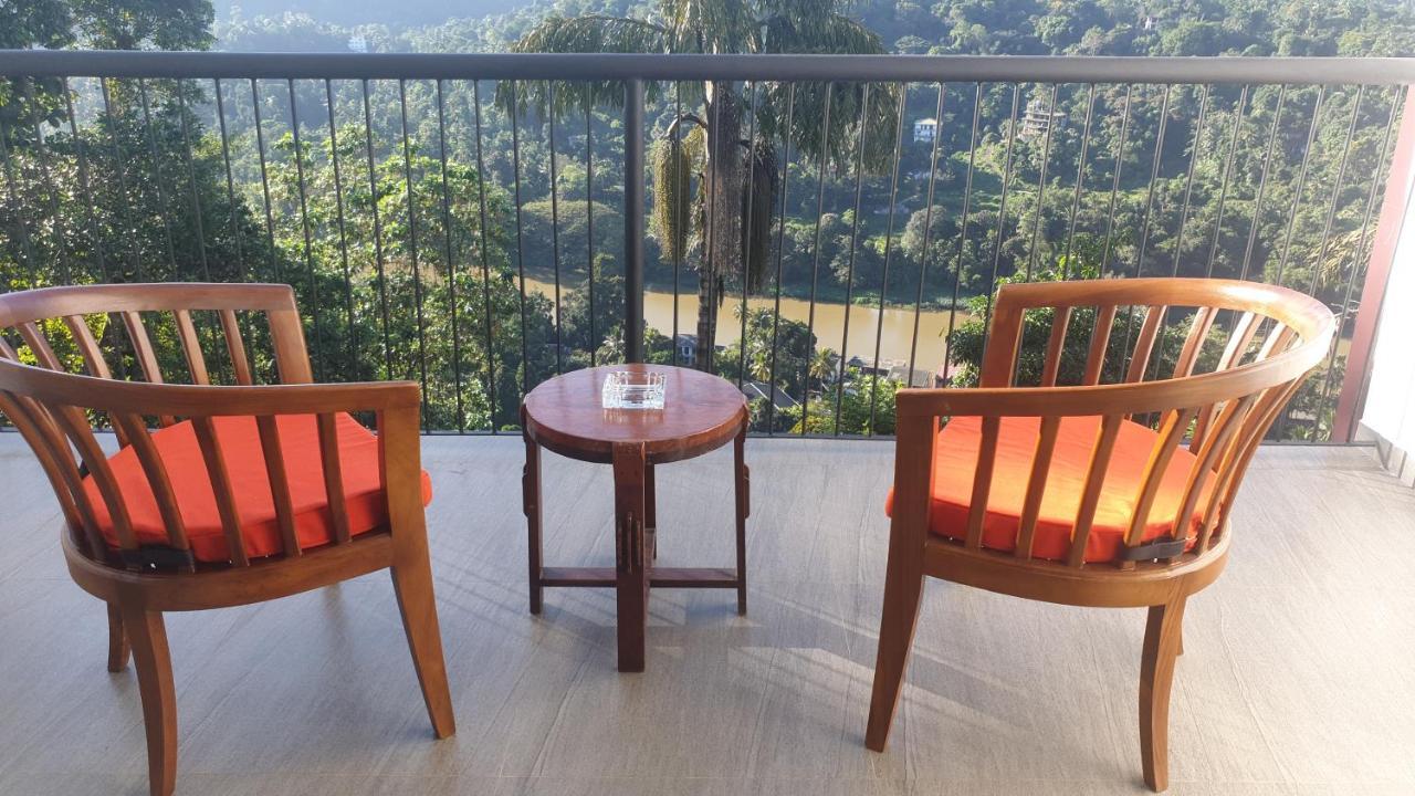 The Mountbatten Hotel 캔디 외부 사진
